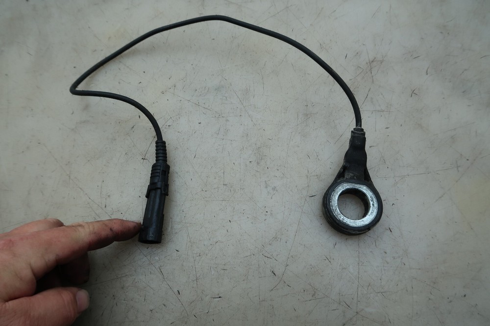 20 HARLEY DAVIDSON ROADGLIDE TOURING  REAR ABS SPEED SENSOR E-2595