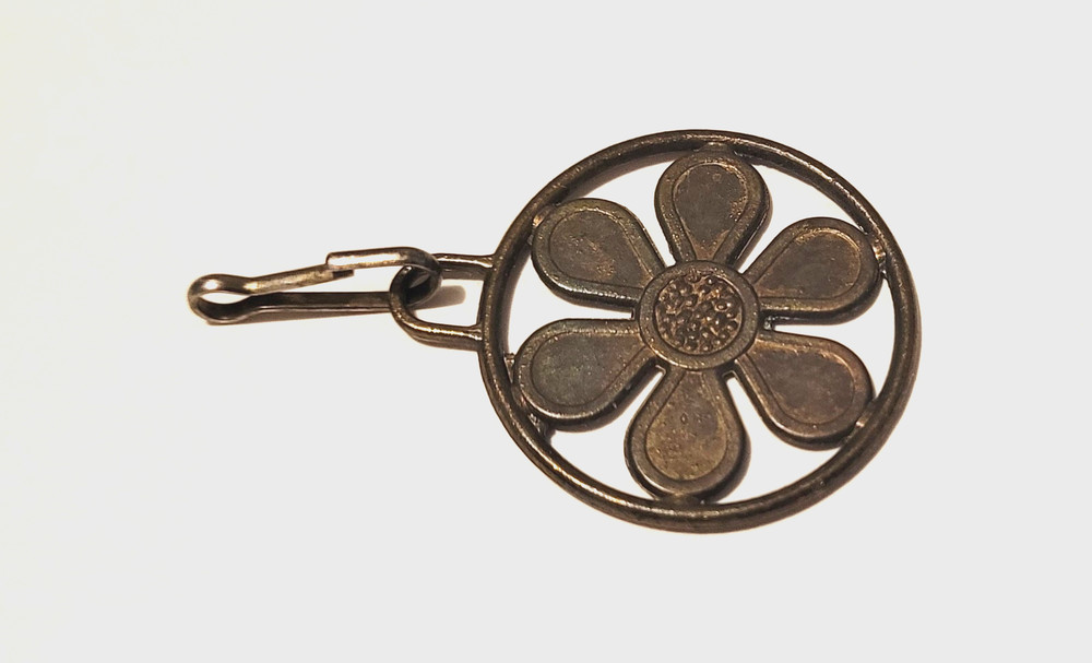 Vintage Flower Zipper Pull