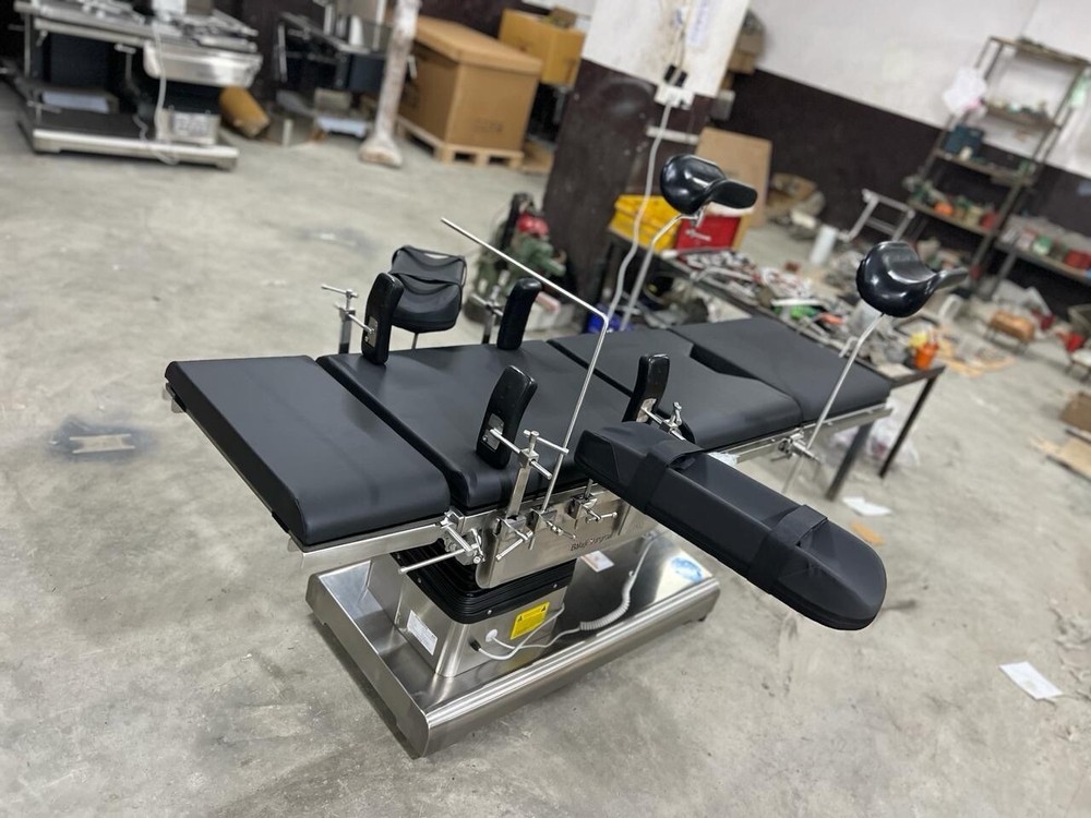 Surgical table