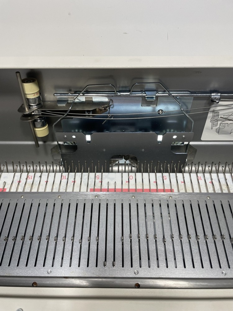 Singer Chunky Knitter Knitting Machine Model 150