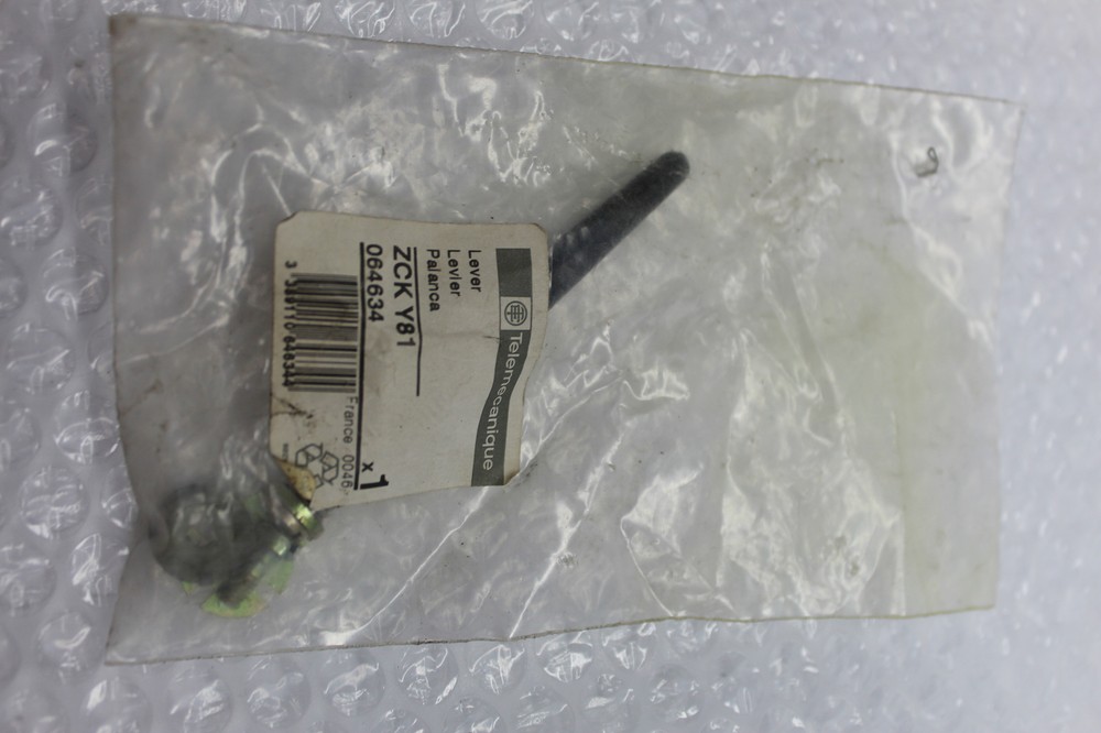 TELEMECANIQUE ZCKY81 SWITCH LEVER NSMP