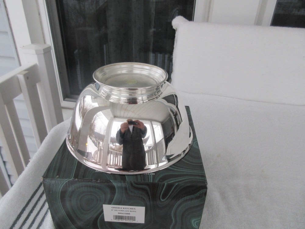 NEW IN BOX~~" ONEIDA KITCHEN " 8" SILVERPLATED BOWL!!!!