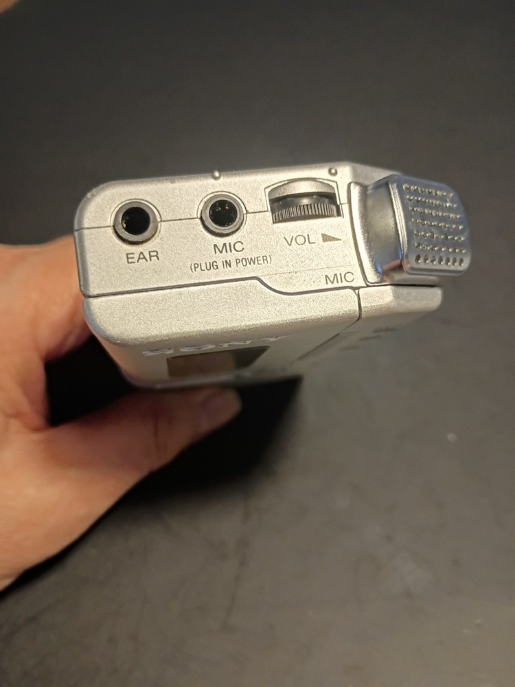Sony M-830V Handheld Cassette Voice Recorder. Not functioning Read