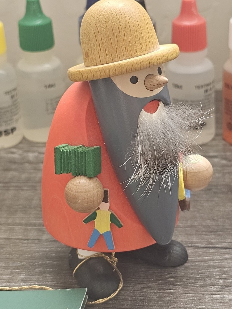vintage erzgebirgege Small German Nutcracker SH2