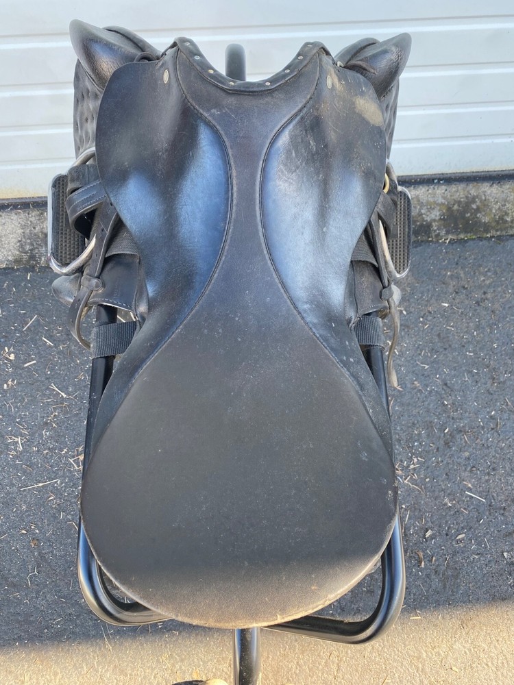 18” Passier military jump saddle saddle