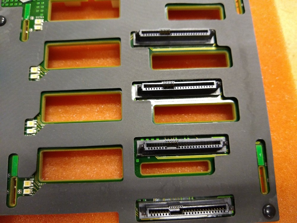 KU482 Dell 8 port SAS Backplane tested working