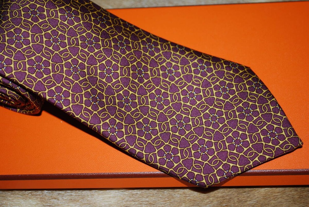 HERMES 100 Silk Tie with Ribbon Tie Box