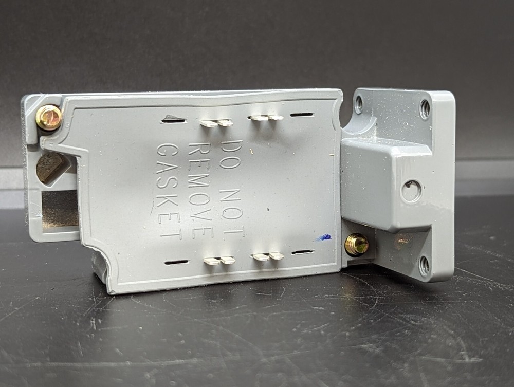 Eaton E51SCL Sensor Switch Body New In Box USA