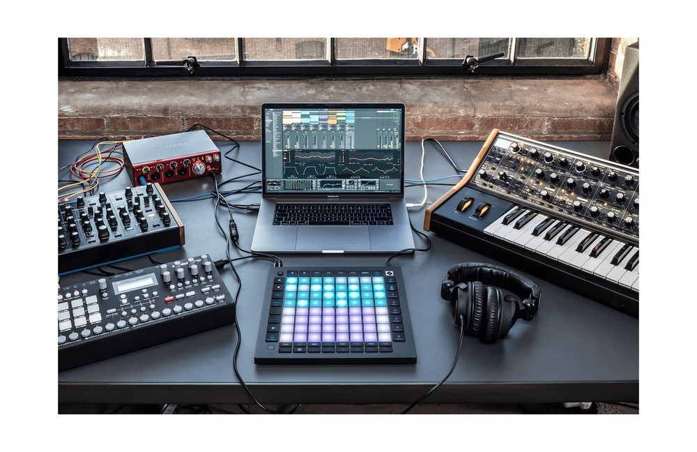 Novation Launchpad Pro MK3, MIDI 64-Grid Controller and Sequencer for Ableton...