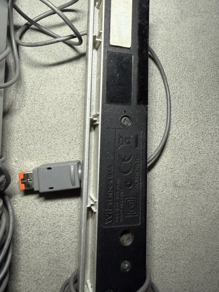 Nintendo RVL014 Original Wii Sensor Bar - Silver