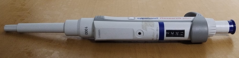 Eppendorf Research® plus Pipette, fixed volume single-channel, volume 1000 μL