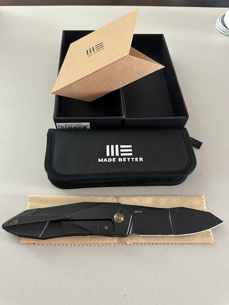 We Knife Solid Flipper Black Etch Integral Ti Handle & Black Etch 20CV WE22028-5