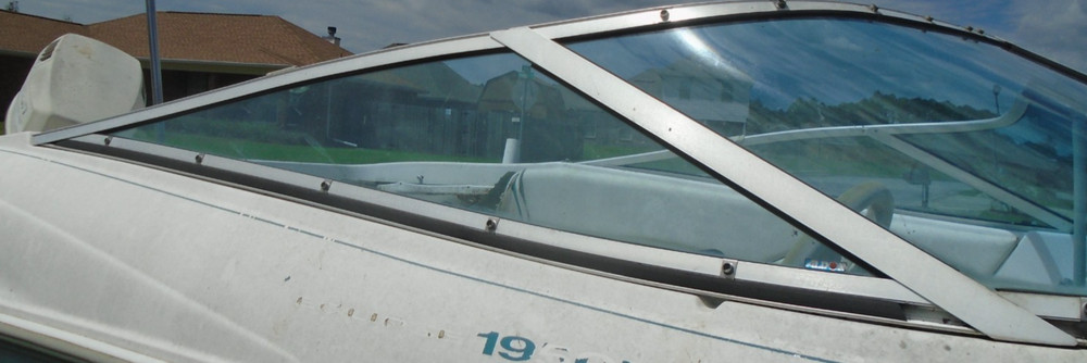 Wellcraft Eclipse 1950 Boat Starboard Side Windshield, THIS SINGLE PIECE