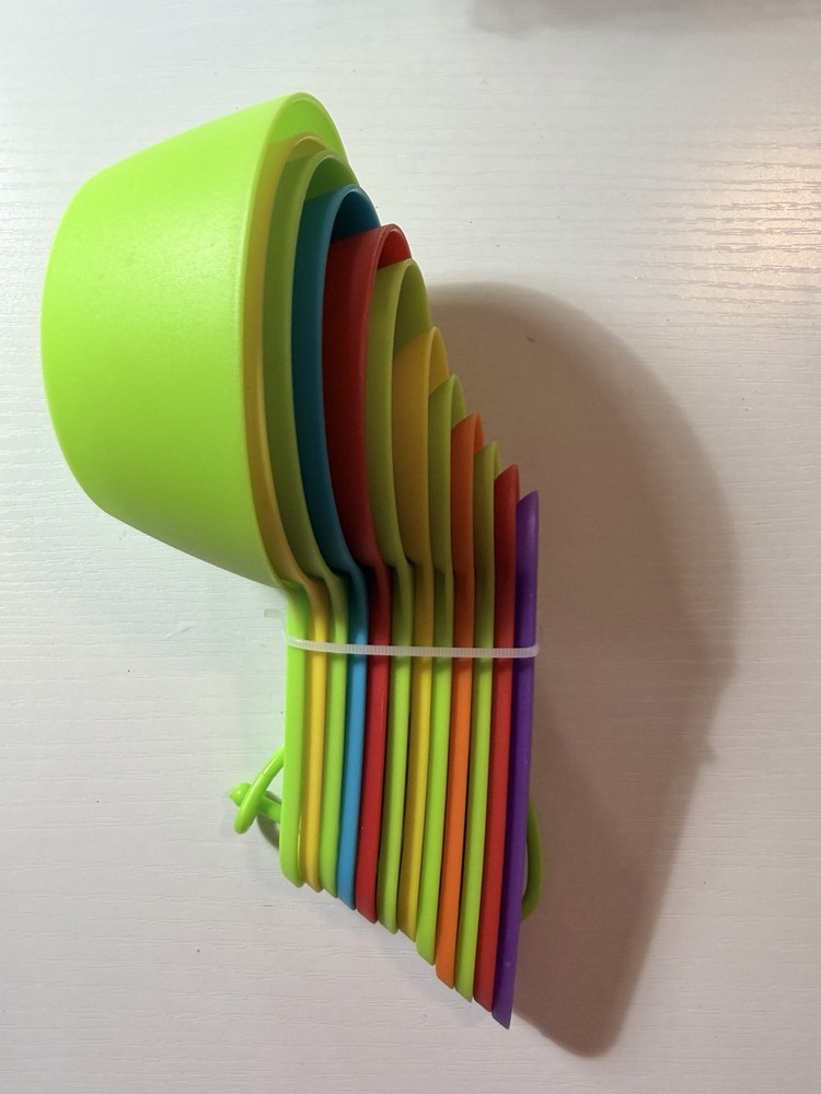 12 Piece Colored Plastic measuring Spoons. New