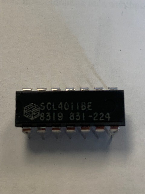 LOT OF 5  -  SCL4011BE  IC