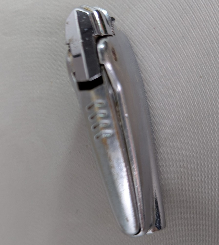 Vintage 60s Ronson Lighter Varaflame Made in England Silvertone Distressed