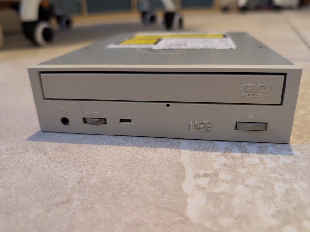 Apple Hitachi GD‑3000 6× DVD‑ROM IDE Internal Drive