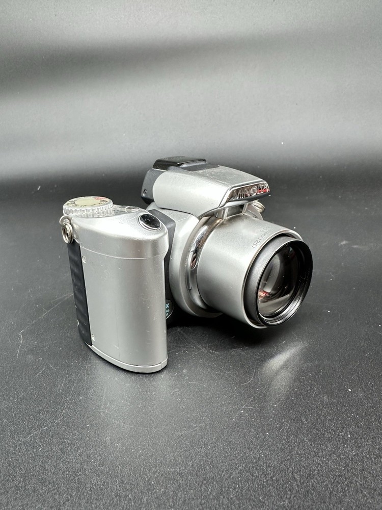 KONICA MINOLTA DIMAGE Z1 3.2MP Digital Camera, Silver - Tested