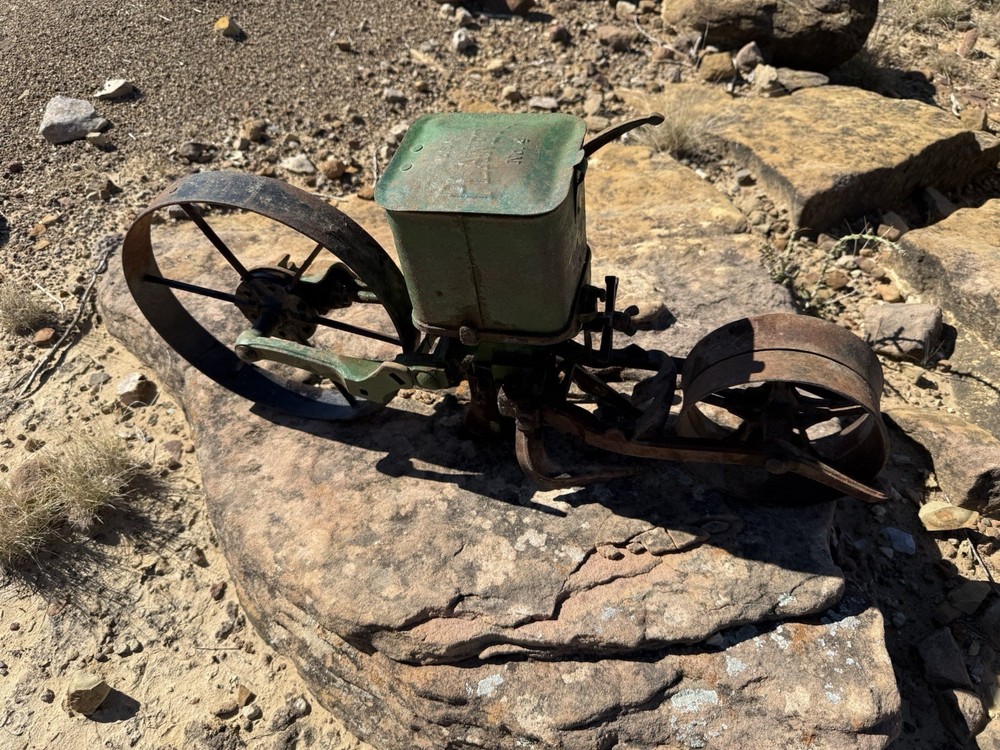 No. 4 Planet Jr Planter