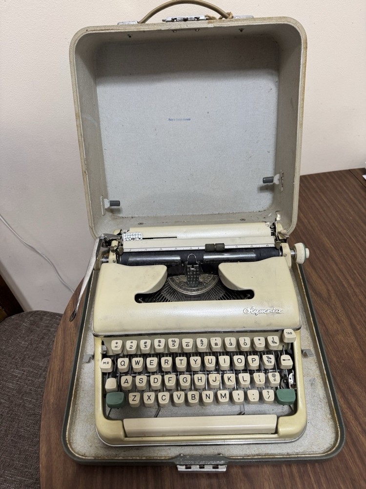 Olympia SM5 Portable Typewriter Working MCM Mid Century Manual Key
