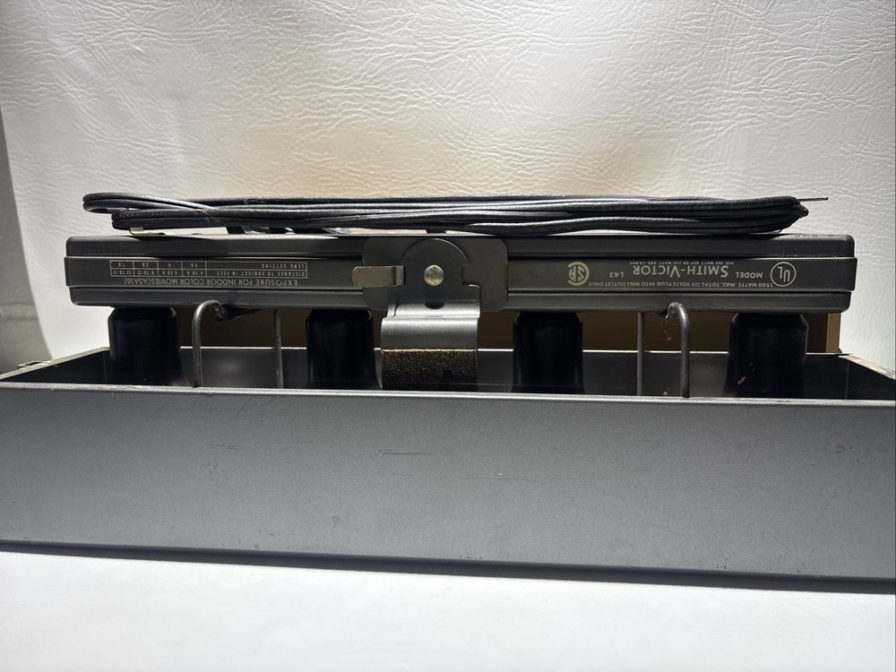 SMITH VICTOR LIGHT BAR STUDIO LIGHT WORKS AMAZING!!!