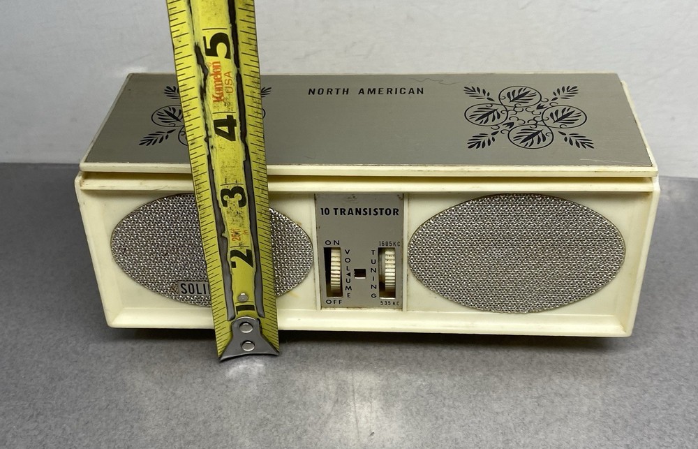 Vintage North American Transistor Solid State Radio