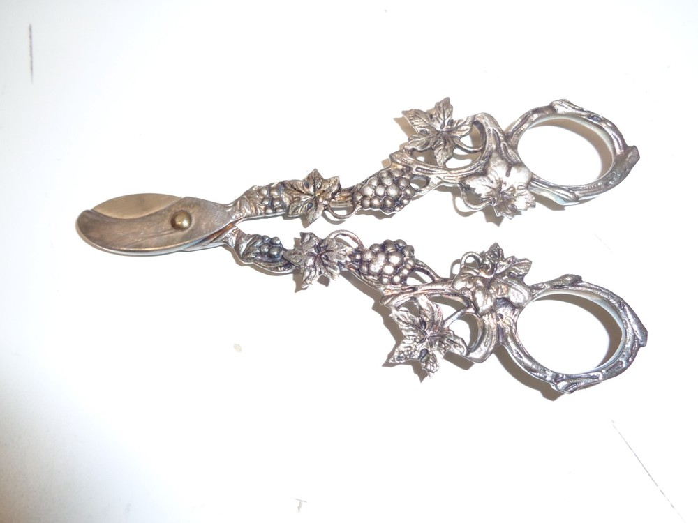 Vintage H  HOOYKAAS DUTCH NETHERLANDS SILVER GRAPE LEAF SCISSORS