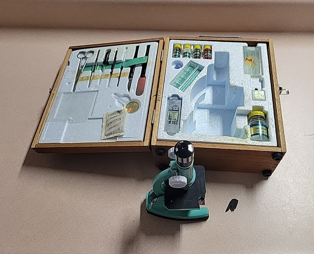 1970s Tasco Deluxe Model 972 High Quality Microscope Kit
