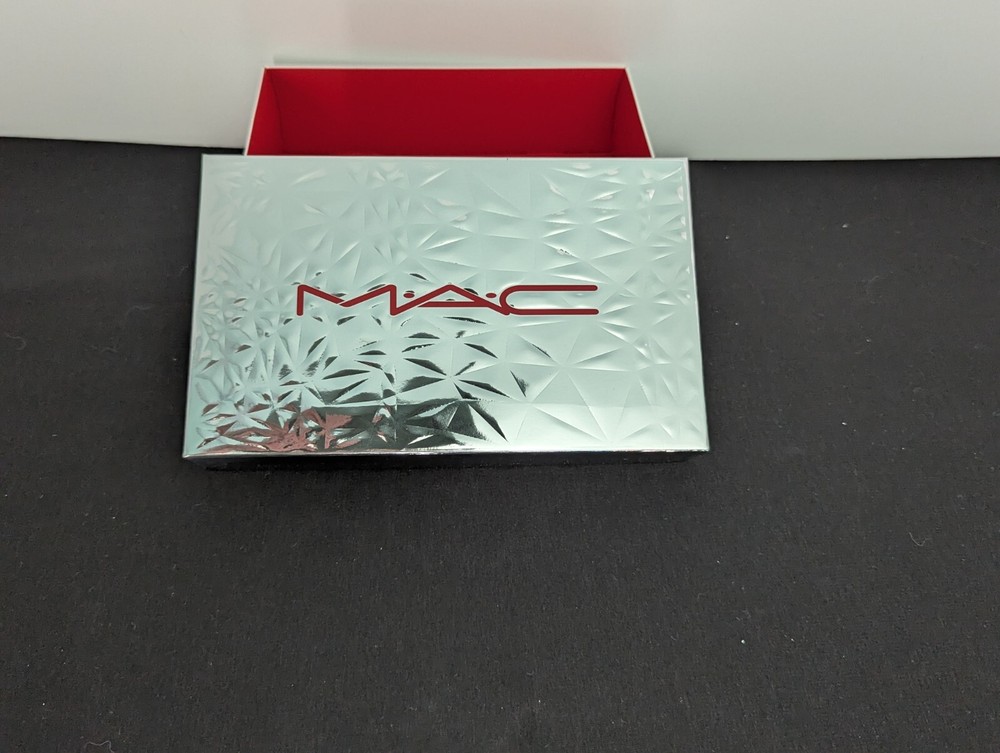 MAC Make-Up Nesting Boxes Christmas 2023 Set of 3 Embossed Silver Red White