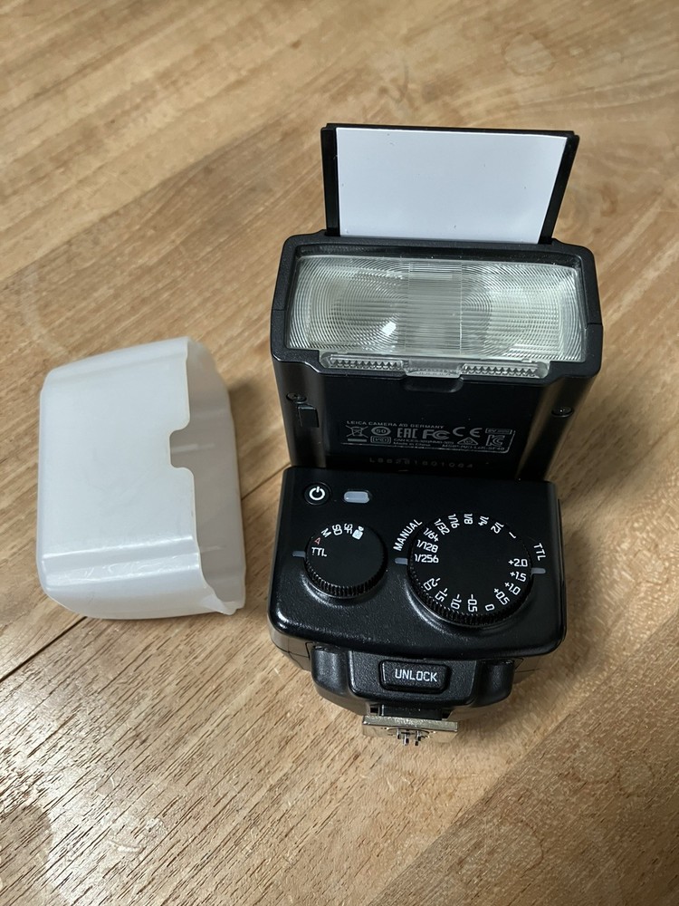 Leica SF 40 Flash Unit (14624) – Excellent Condition with Factory Diffuser