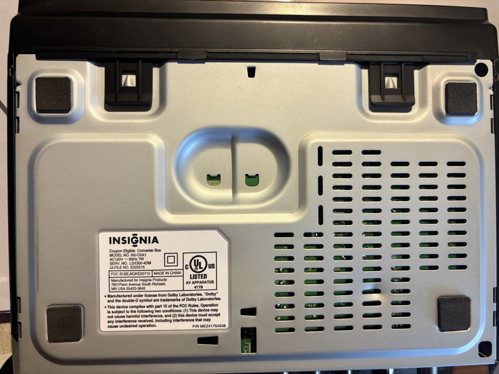 Insignia Converter Box with Remote NS-DXAI