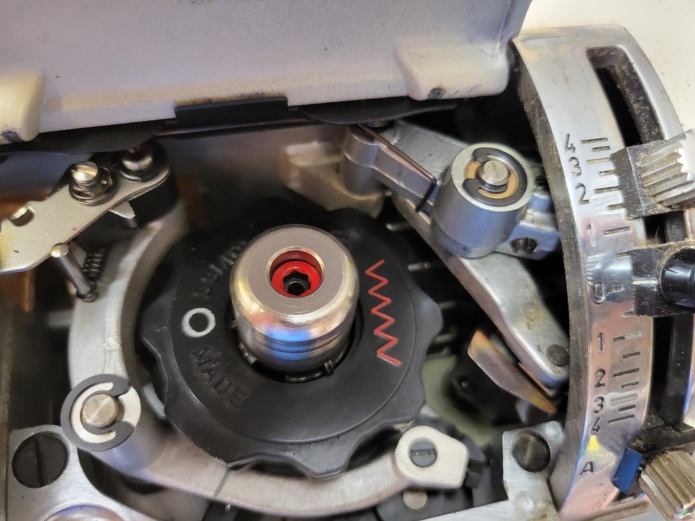 Elna Supermatic 722010 Sewing Machine w/ Case – Works Read