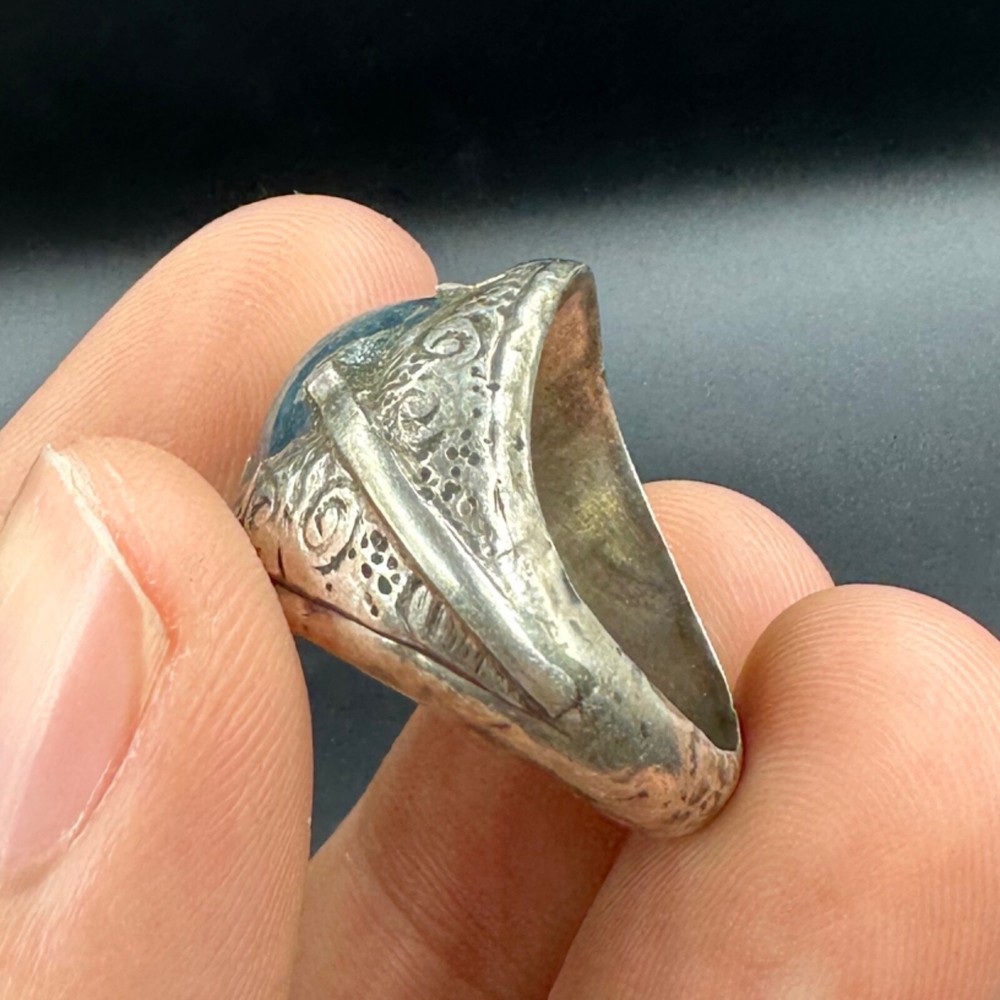 Wonderful unique ancient Roman solid silver gem stone ring