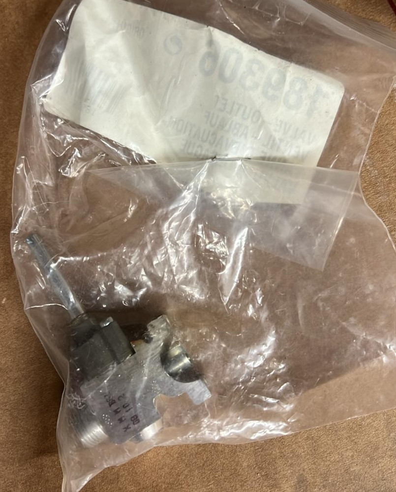 189306 Bosch Valve outlet