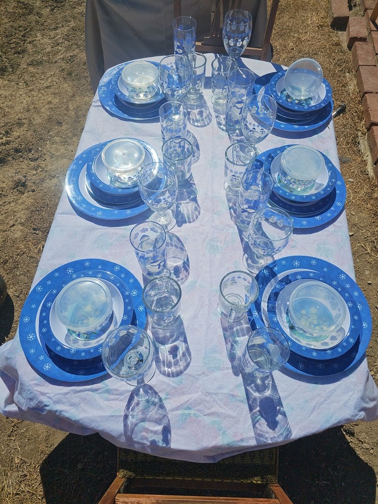52 Piece Christmas Table Set