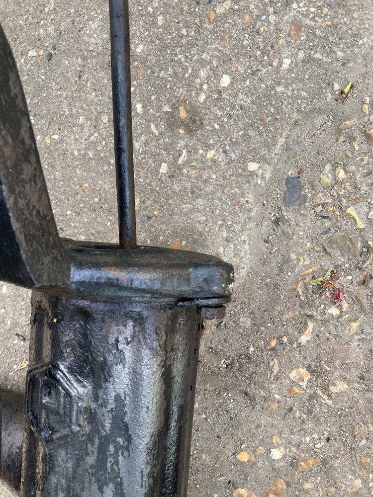 VINTAGE WATER HAND PUMP GARDEN FEATURE