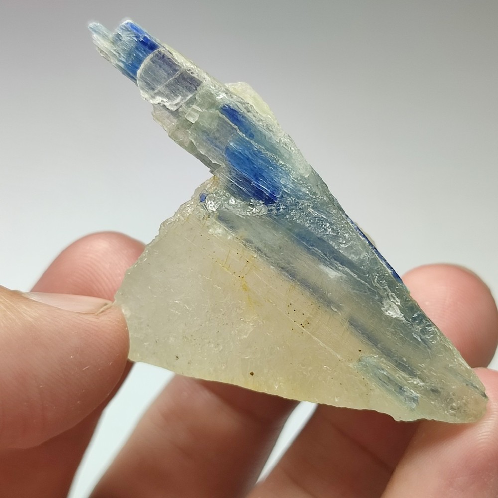Kyanite Fluorescent Blue Crystal On Matrix Quartz With Nice Colour