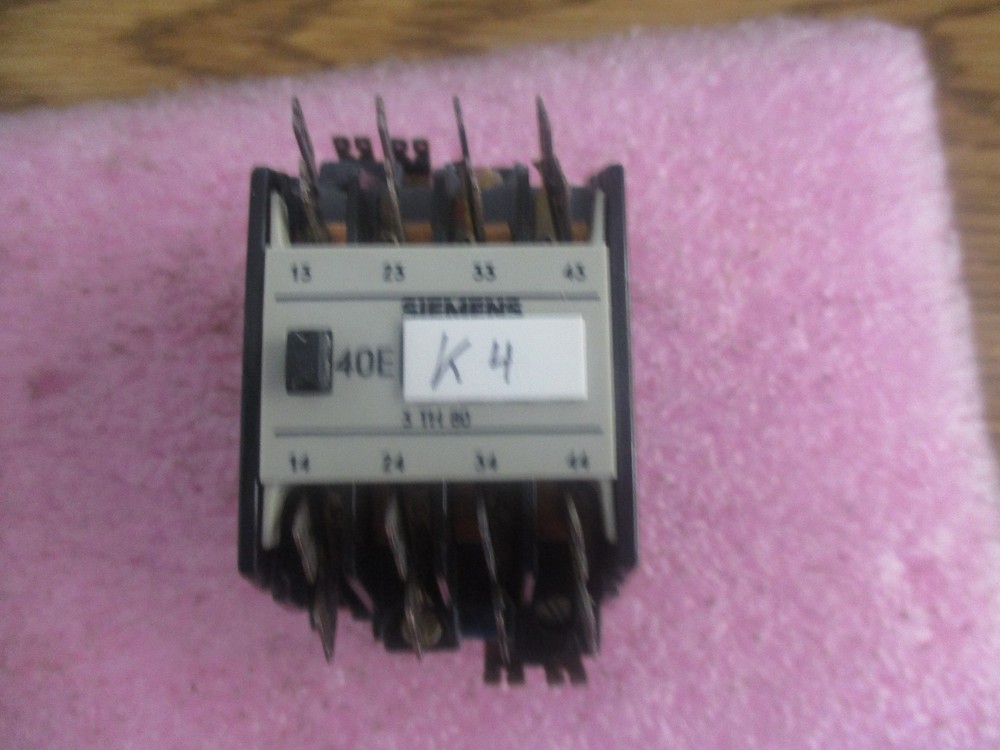 Siemens Model: 3TH80 40-0E Starter / Contactor