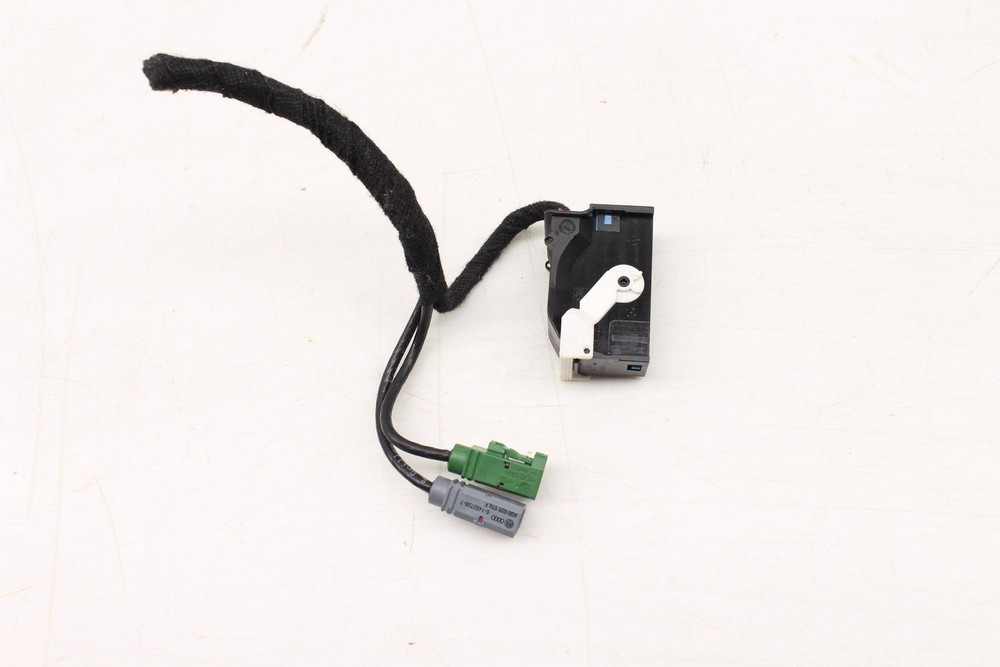 2007-2009 AUDI Q7 - REAR VIEW / Reverse Camera Module Wiring Harness / Connector