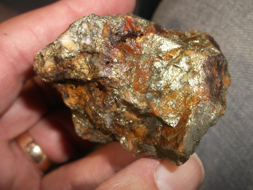 gold silver copper ore, 193 grams samples ,ore high grade .this is not