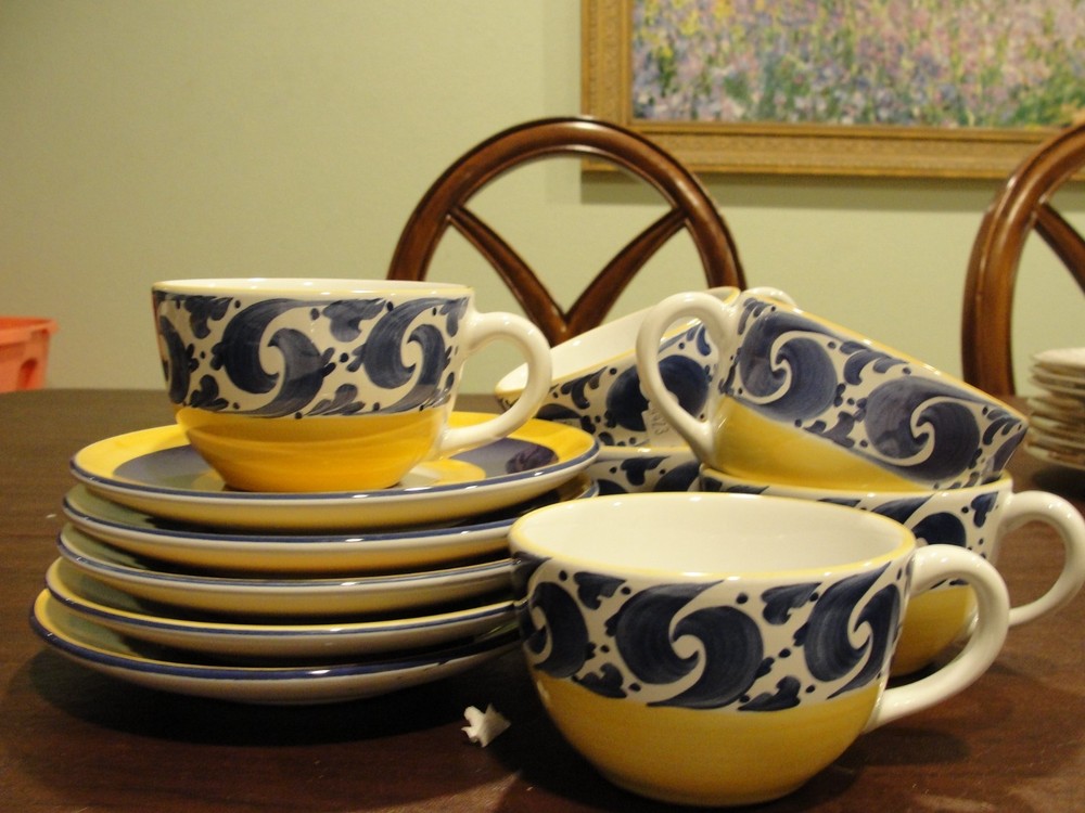 HEREND SPLASH 6 CUPS 3 7/8" AND 6 SAUCERS