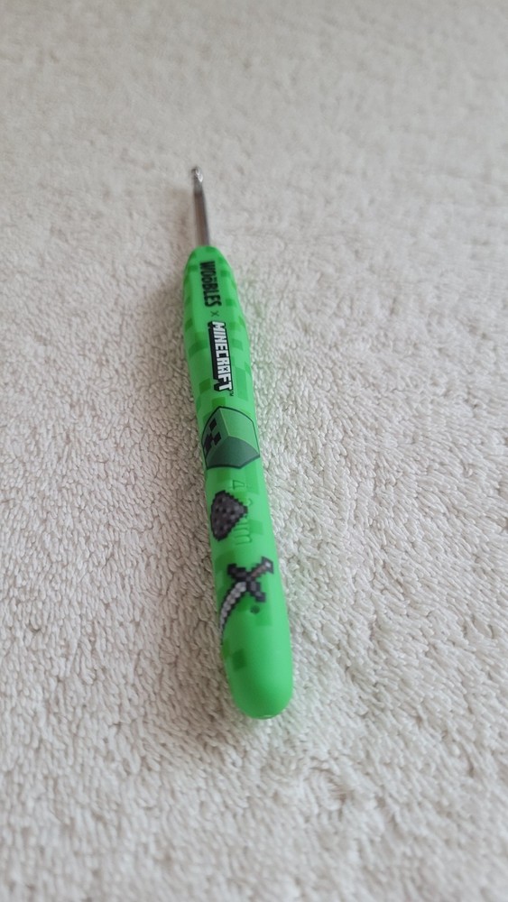Preowned Minecraft Creeper Wooble Ergonomic Crochet Hook