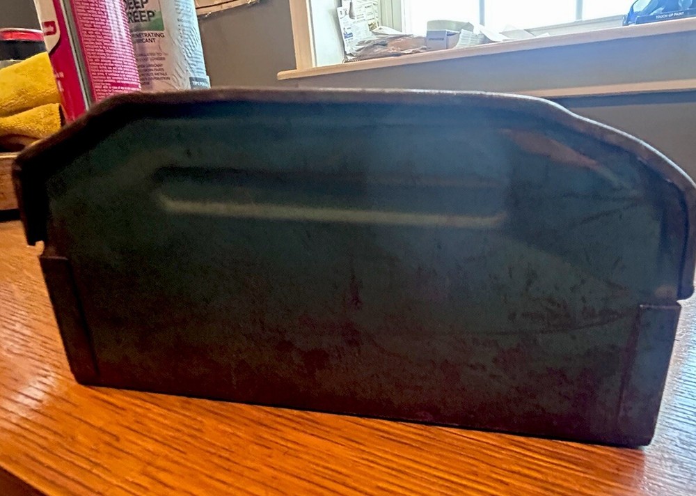 Vintage Turner Metal Toolbox w/ Divider - Rusted Toolbox - Pre Owned (tr)