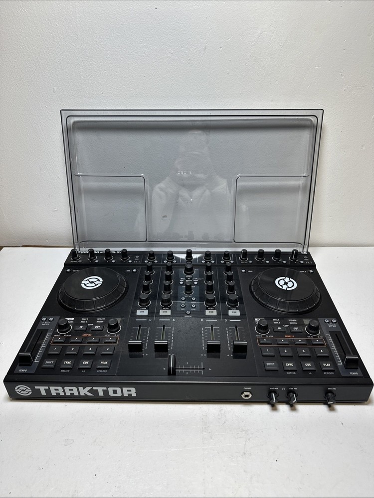 Native Instruments Traktor Kontrol S4 DJ Controller Midi Turntable