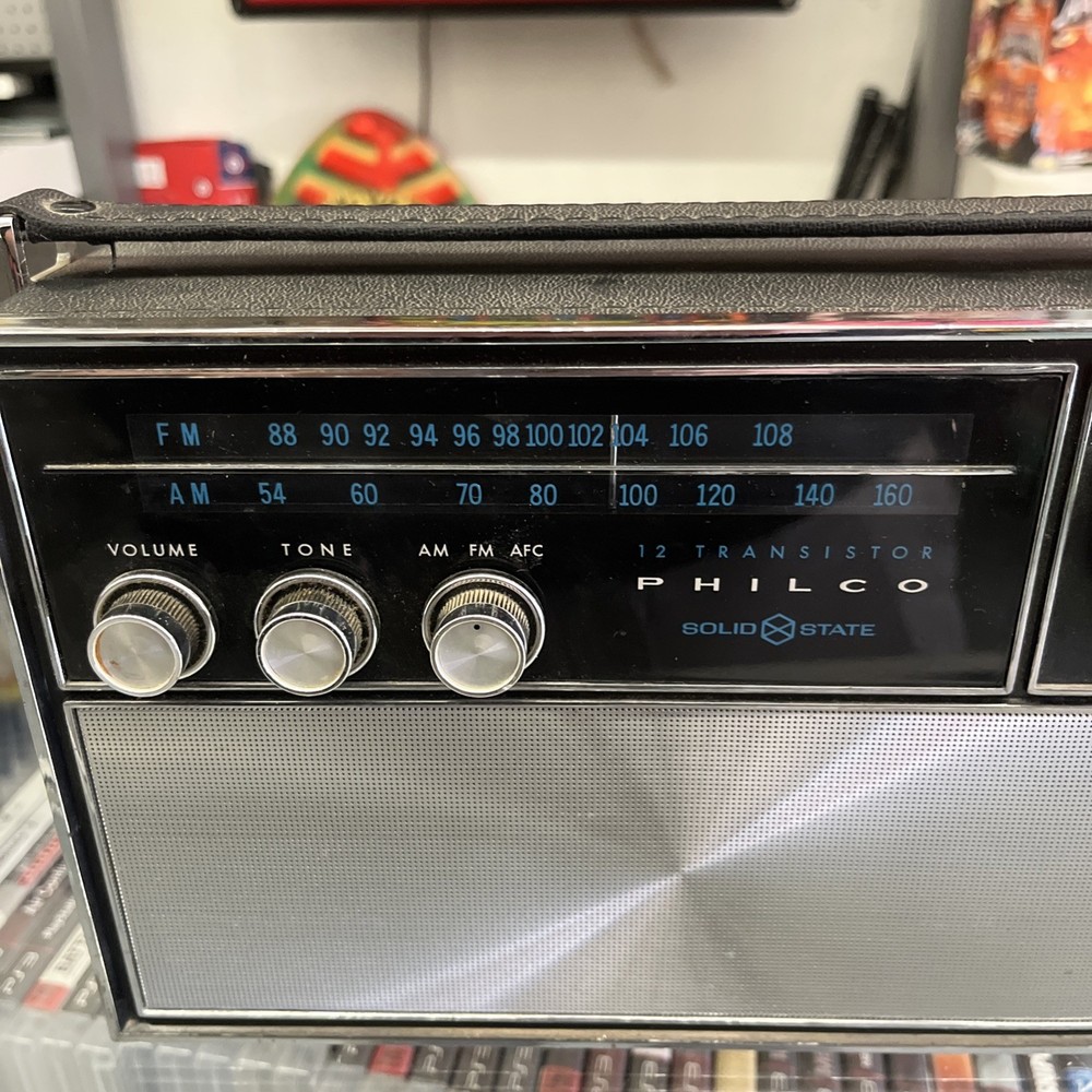 Philco 12 Transistor Solid State Model QT-96 BK Radio