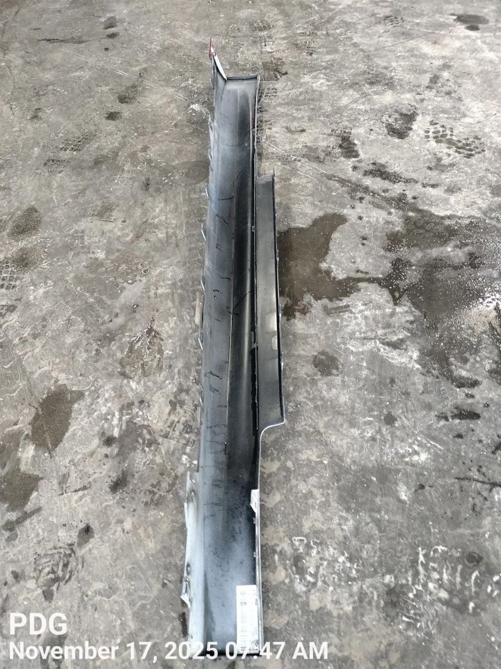LEFT WHT ROCKER PANEL MOULDING OEM 2018 BMW M4 51 77 8 059 627
