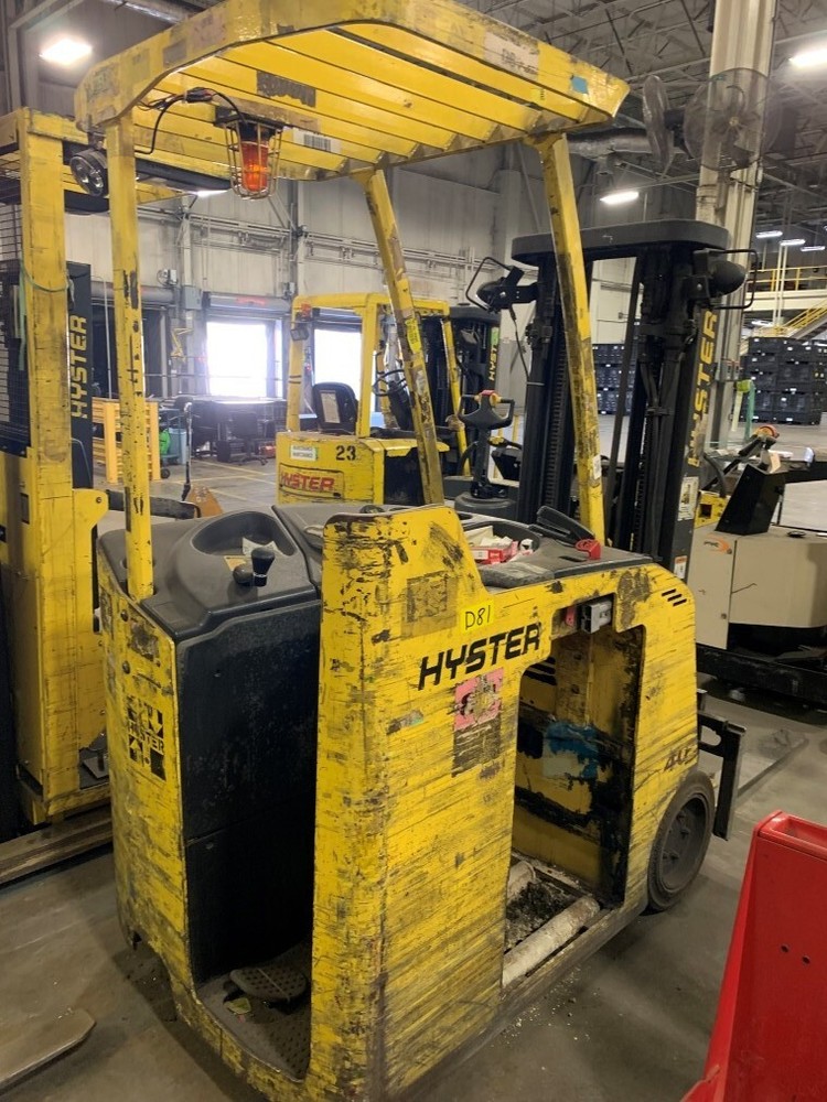 2004 HYSTER E40HSD STAND-UP DOCKER 3 WHEEL FORKLIFT, 36V