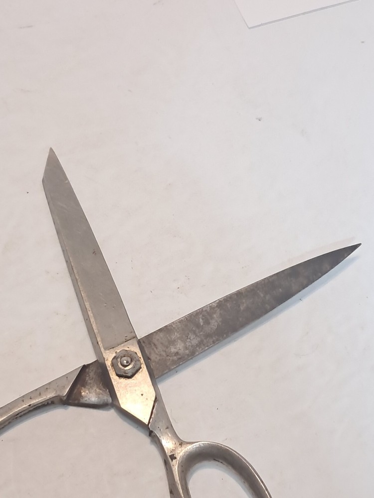 Collectible Vintage Unmarked Scissors (e)