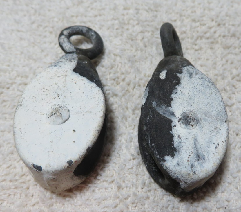 2 VINTAGE SMALL SINGLE ROPE PULLEY