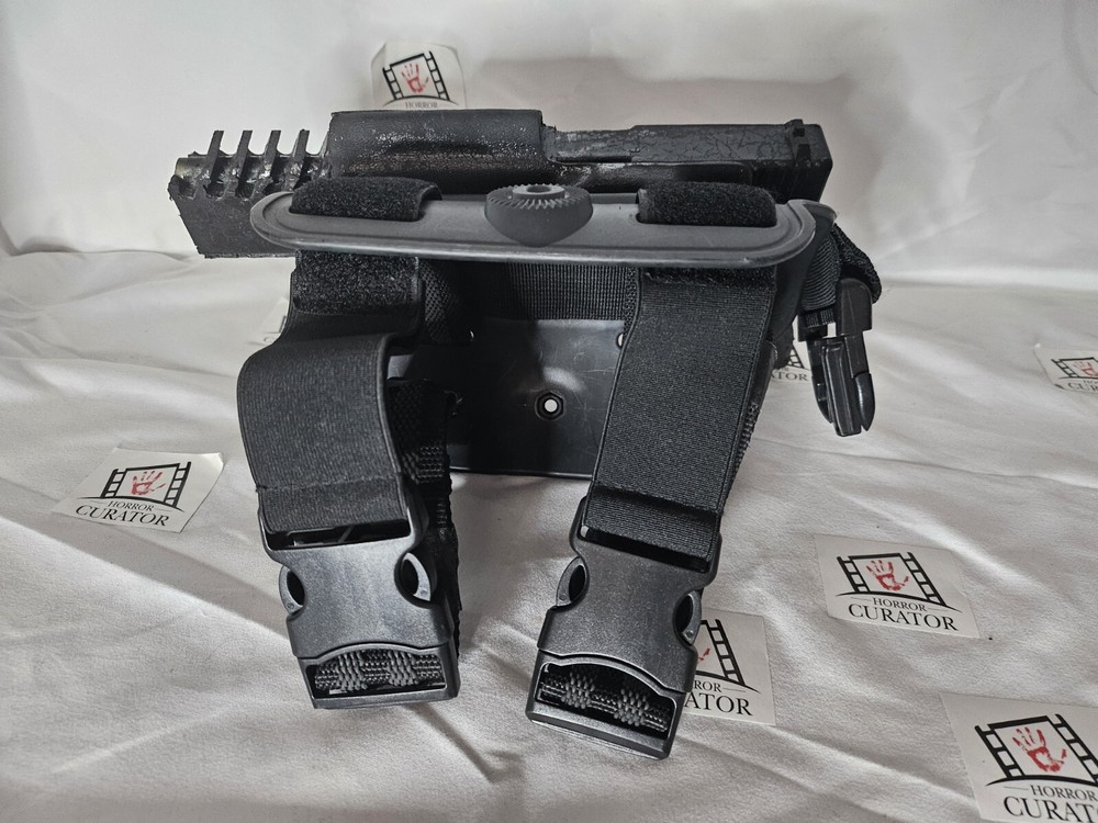 Resident Evil Final Chapter HERO Commander Lee Glock Umbrella Screen Used Prop